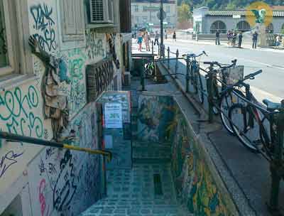 grafiti zmajski most, liberalizem, psiho-drhal, vandalizem, gospodarska škoda
